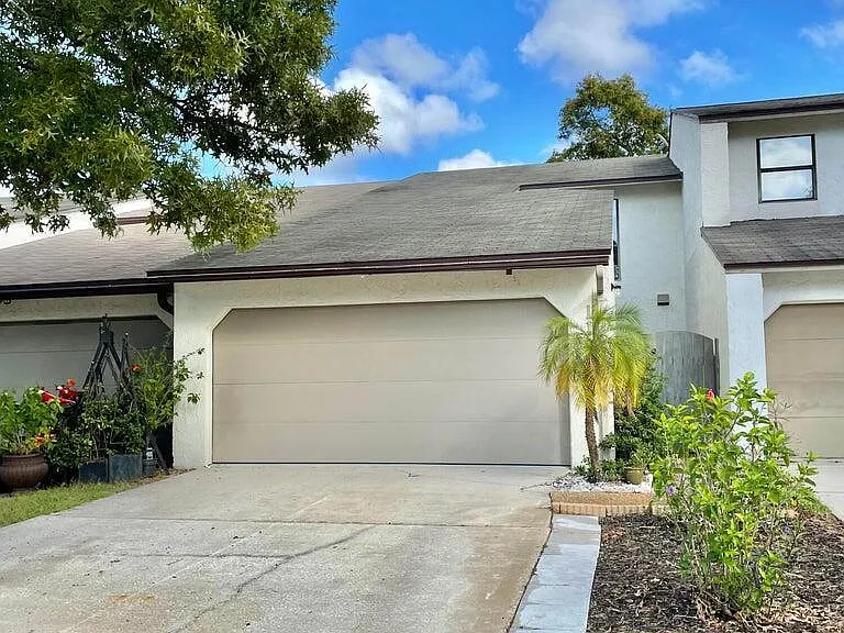 1185 Romaine Cir W — Photo 1