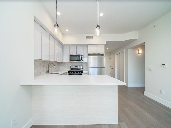 4th image of 65 Newkirk St #2F