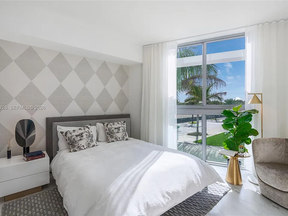 2000 Metropica Way #203