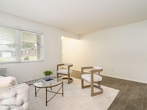 4th image of 2907 N Walford Dr