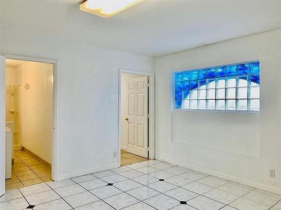 3rd image of 500 W Oakland Park Blvd