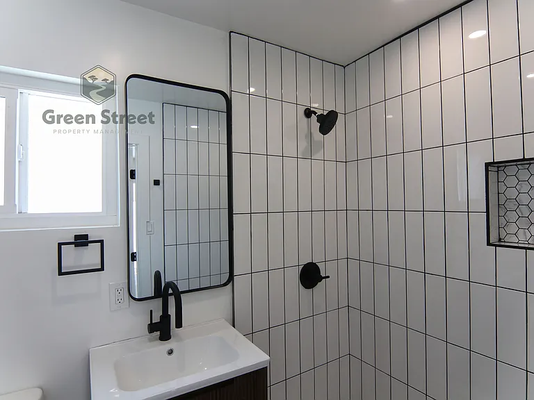 6831 Amherst St — Photo 17