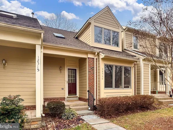 12517 N Lake Ct, Fairfax, VA 22033