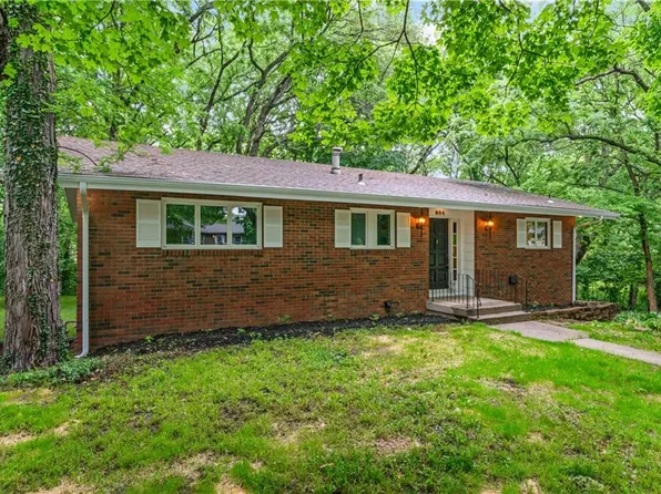 804 5th St, Baldwin City, KS 66006