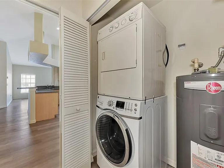 400 Mirabella Cir #201 — Photo 18
