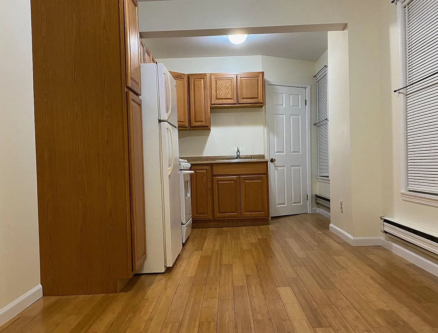 2 bed, 1.5 bath, 1100 sqft, $1,550 — Photo 3
