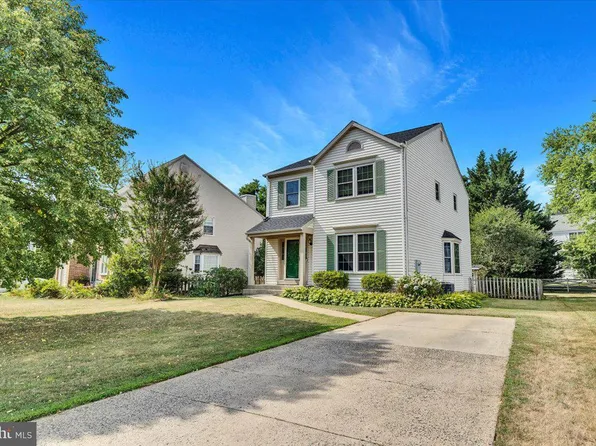 23 McPherson Cir, Sterling, VA 20165