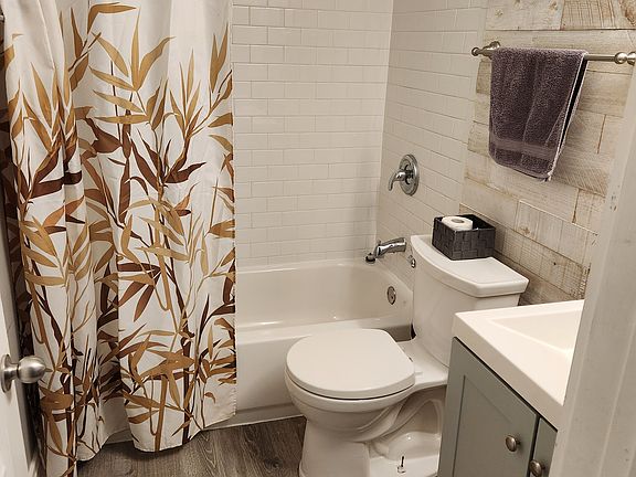 4th image of 1022 N Rockwell St #G