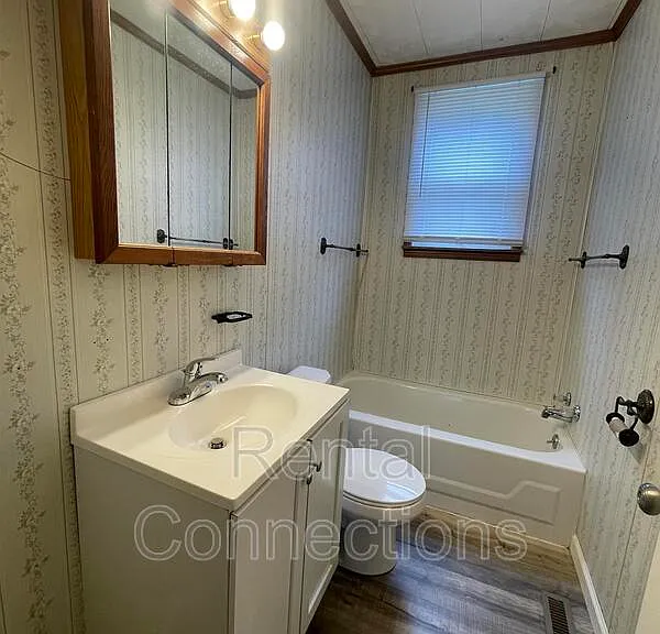 402 S Bentley St — Photo 7