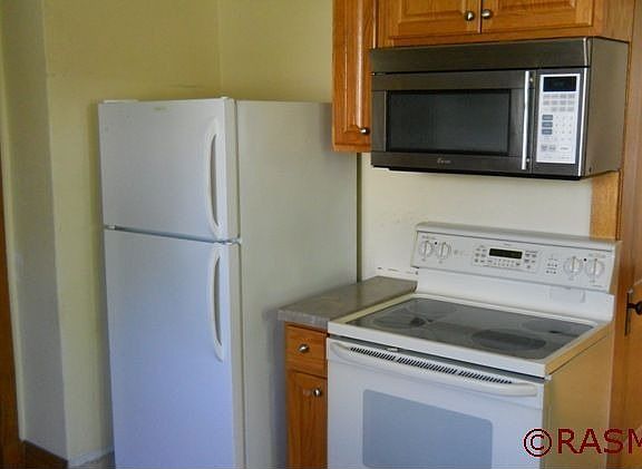 5th image of 264 E 11th St