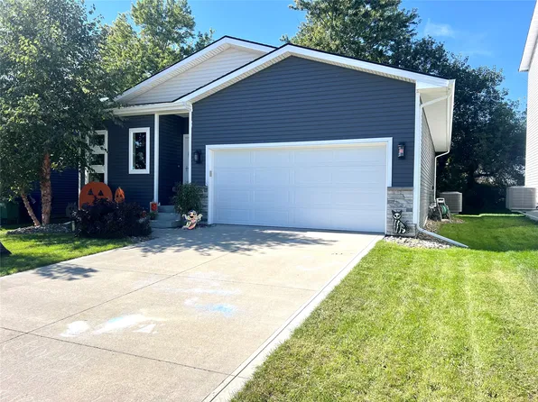 4616 167th St, Urbandale, IA 50323