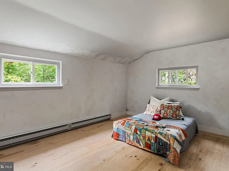 601 Cathcart Rd — Photo 14
