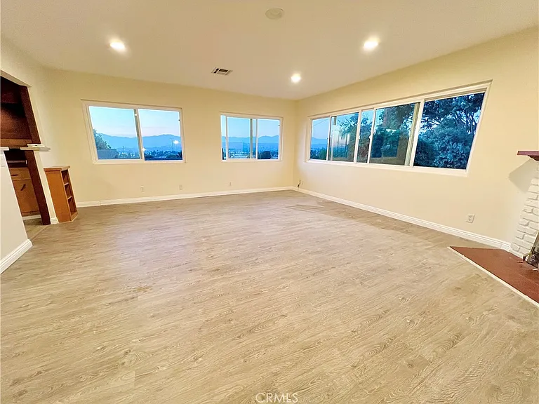 2277 Alexdale Ln — Photo 4