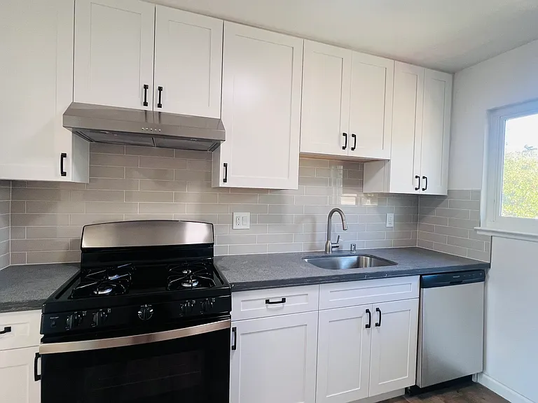 674 Lincoln St #4 — Photo 6