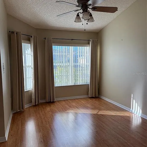 4501 River Ridge Dr — Photo 2