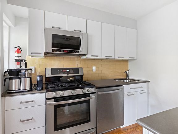 4th image of 308 Lafayette Ave
