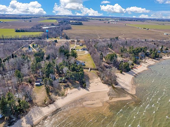 4th image of 2235 Lakeshore Rd