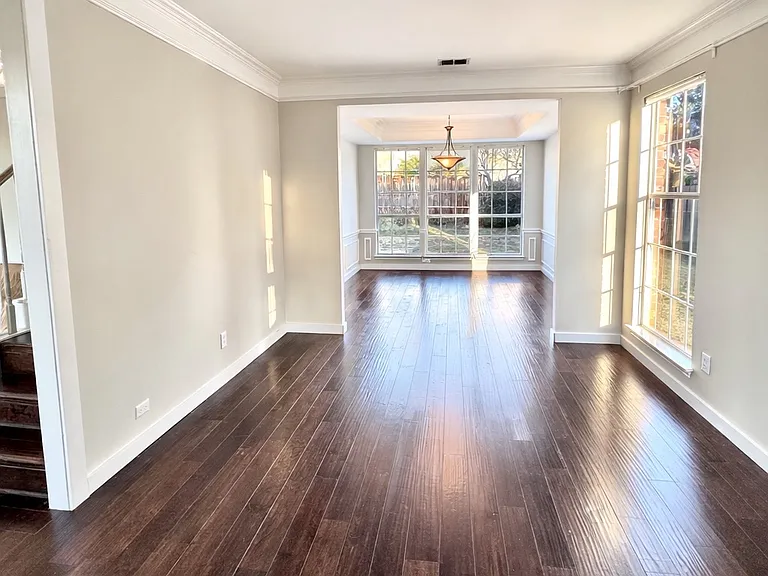 2108 Sandell Dr — Photo 6