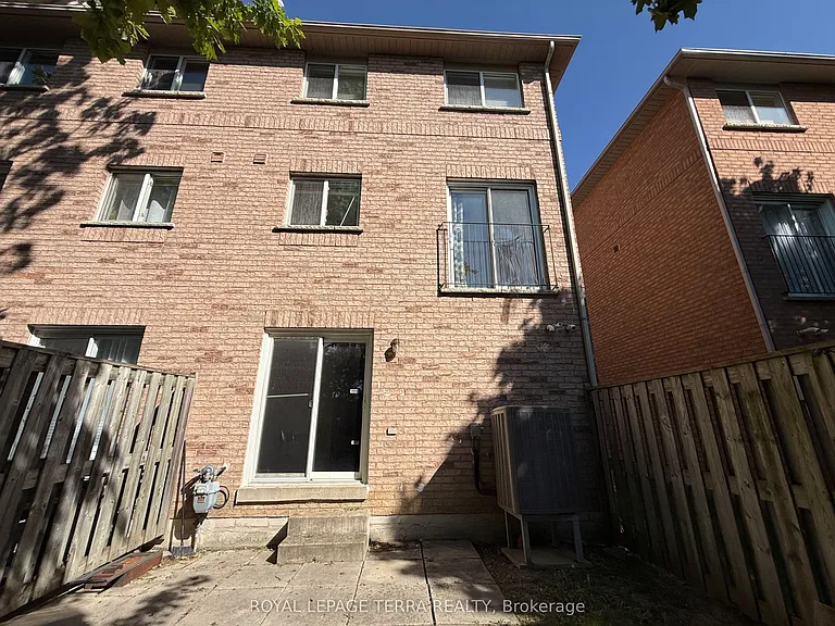 80 Acorn Pl #16 — Photo 47