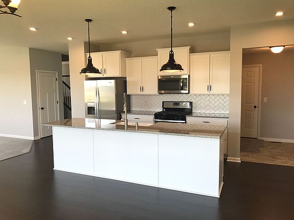 3rd image of 602 Parkview Ct