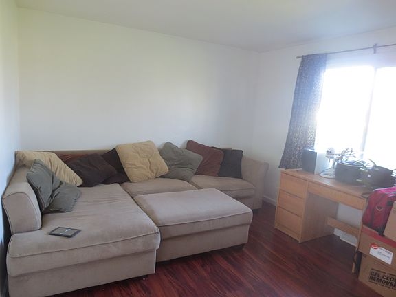 3rd image of 605 Elmwood Dr