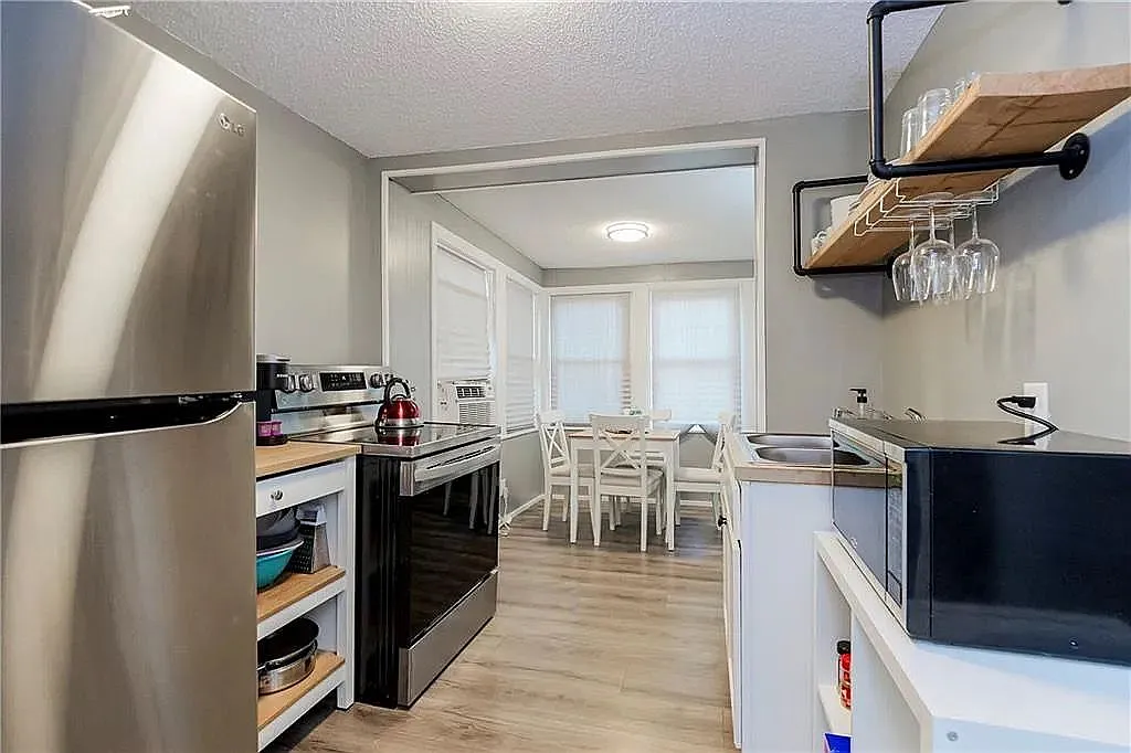 3 bed, 1.0 bath, 1000 sqft, $1,600 — Photo 1