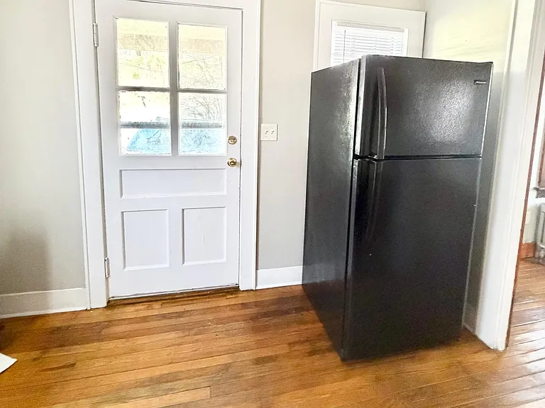235 Foxon Rd #3 — Photo 4