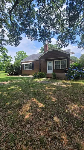 274 Leslie Hwy Photo 1