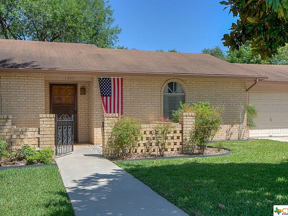 2nd image of 1305 Fieldcrest