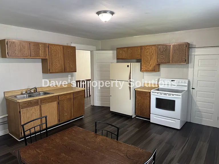 313 4th St #B — Photo 1