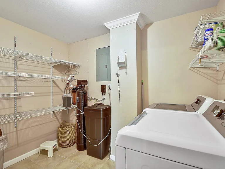 2591 Lakeshore Dr — Photo 23