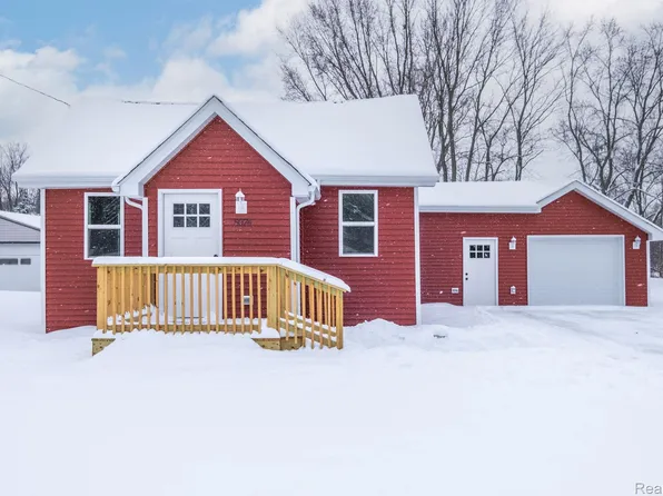 5074 Way St, Burton, MI 48509