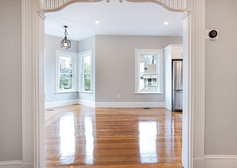 1st image of 55 Lyndhurst St #1