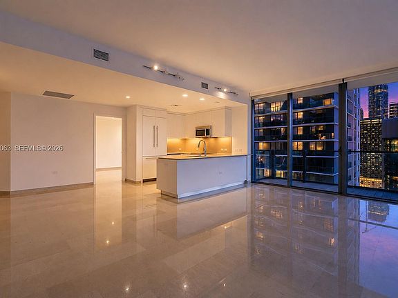 4th image of 88 SW 7th St APT 2302