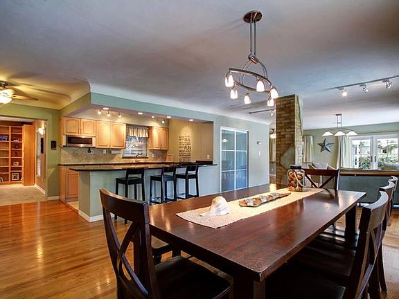 5th image of 134 Riviera Way NE