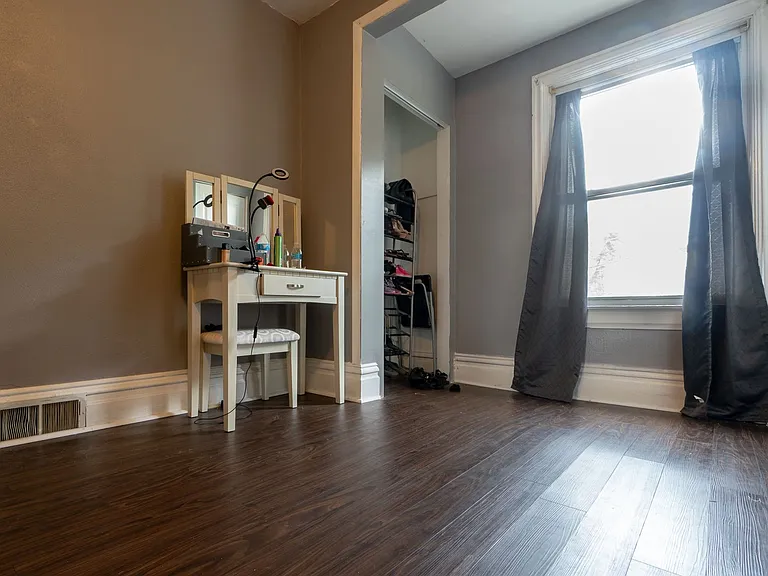 405 Grant Ave — Photo 15