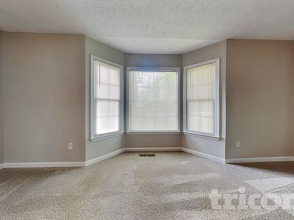 3rd image of 247 Stevenson Trl