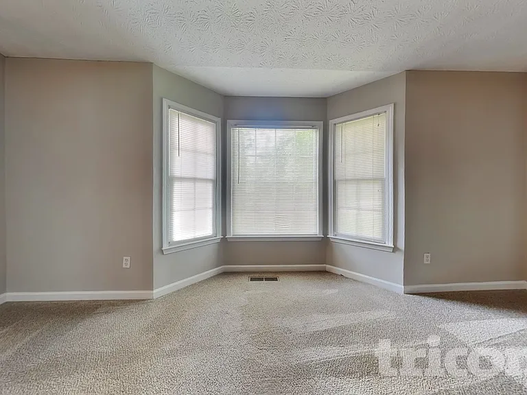 247 Stevenson Trl — Photo 3