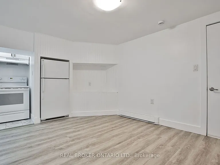 252 6th St #6 — Photo 3