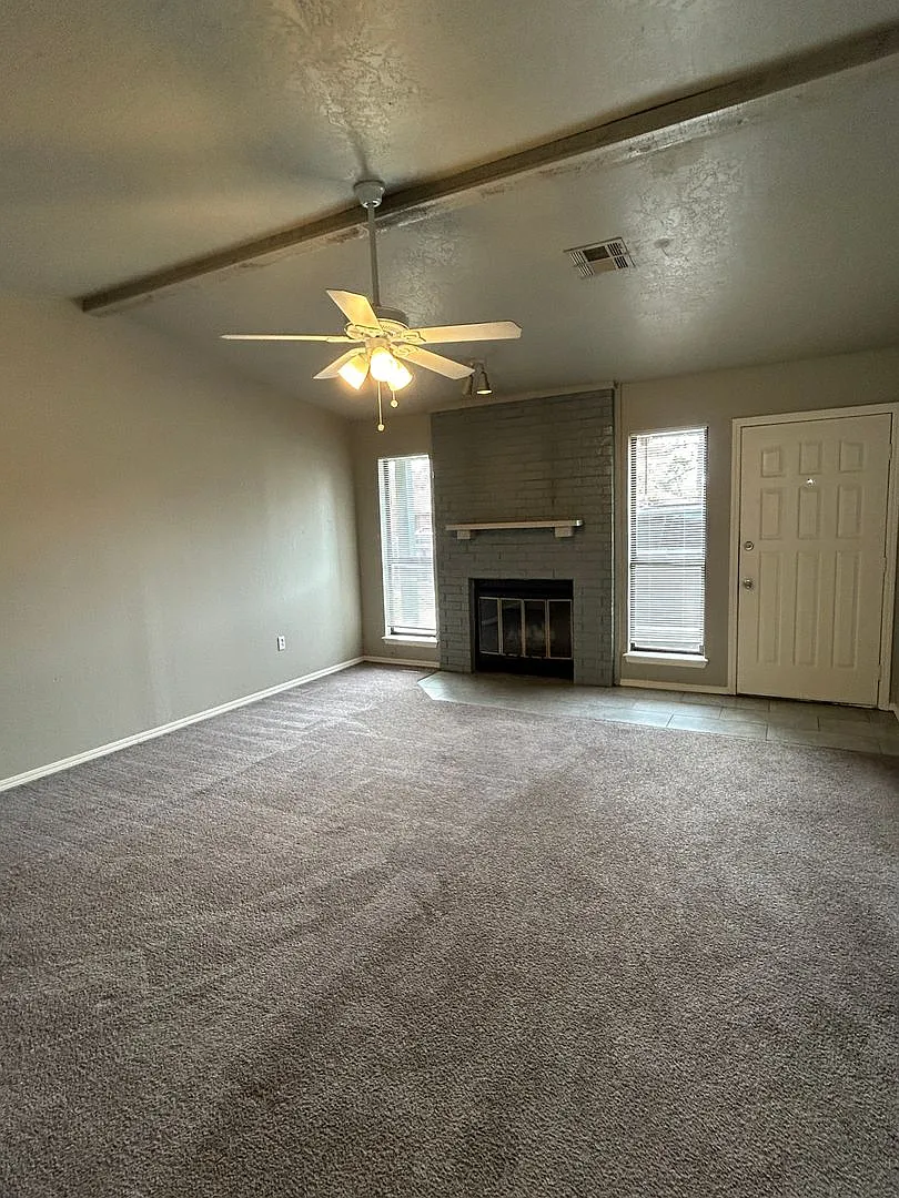 910 NE Tortoise Drive — Photo 4