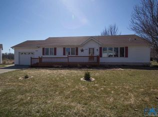 505 Crystal Dr, Hartford, SD 57033