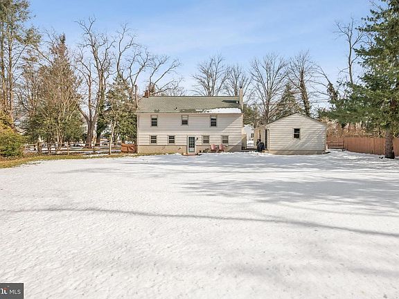 3rd image of 408 N Stanwick Rd