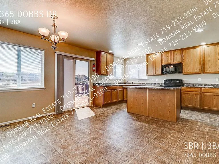 7365 Dobbs Dr — Photo 2