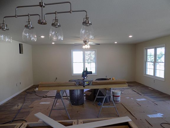 3rd image of 755 Mineral Springs Ave