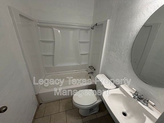 5th image of 1112 Dugan St