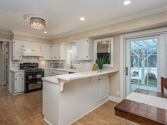 3rd image of W68N418 Evergreen Blvd