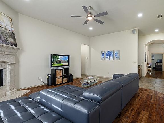 4th image of 1916 Woodway Dr