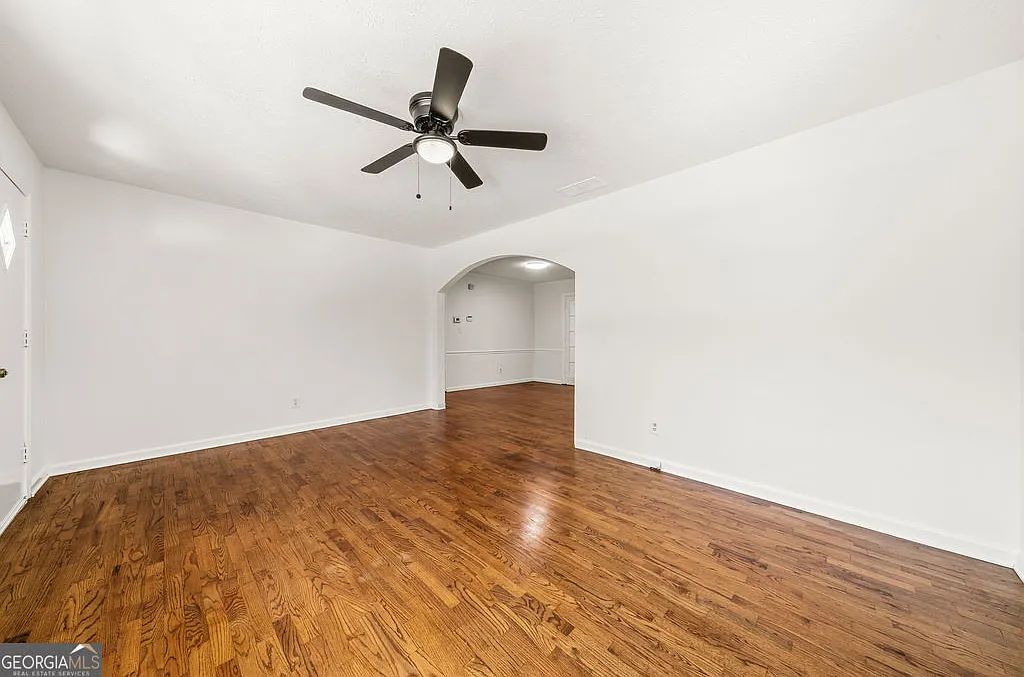 4 bed, 2.5 bath, 2000 sqft, $2,350 — Photo 3