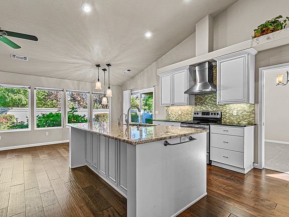 4th image of 601 Summerwood Dr