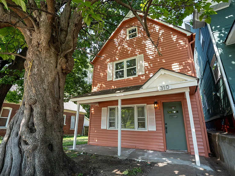 310 N 6th St — Photo 1